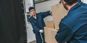 HowToTellFriendsAndFamilyThatYoureMoving Speedy Move residential fast moving moving movers foreman